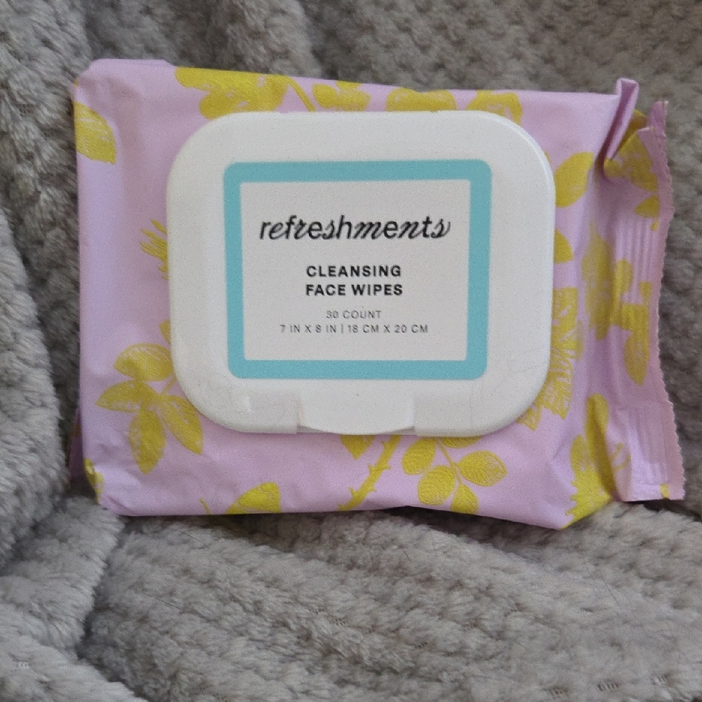 Refreshments Cleansing Face Wipes - Pink and Yellow 30 Count